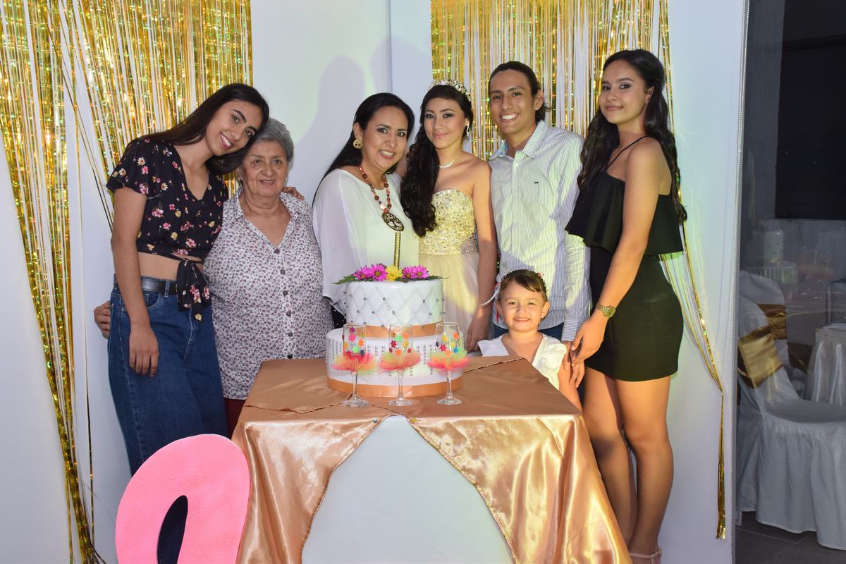 Nataly Díaz, Edilma Montes, Ángela Ipus, Laura Chaux, Juan Borrero, Angely Borrero.